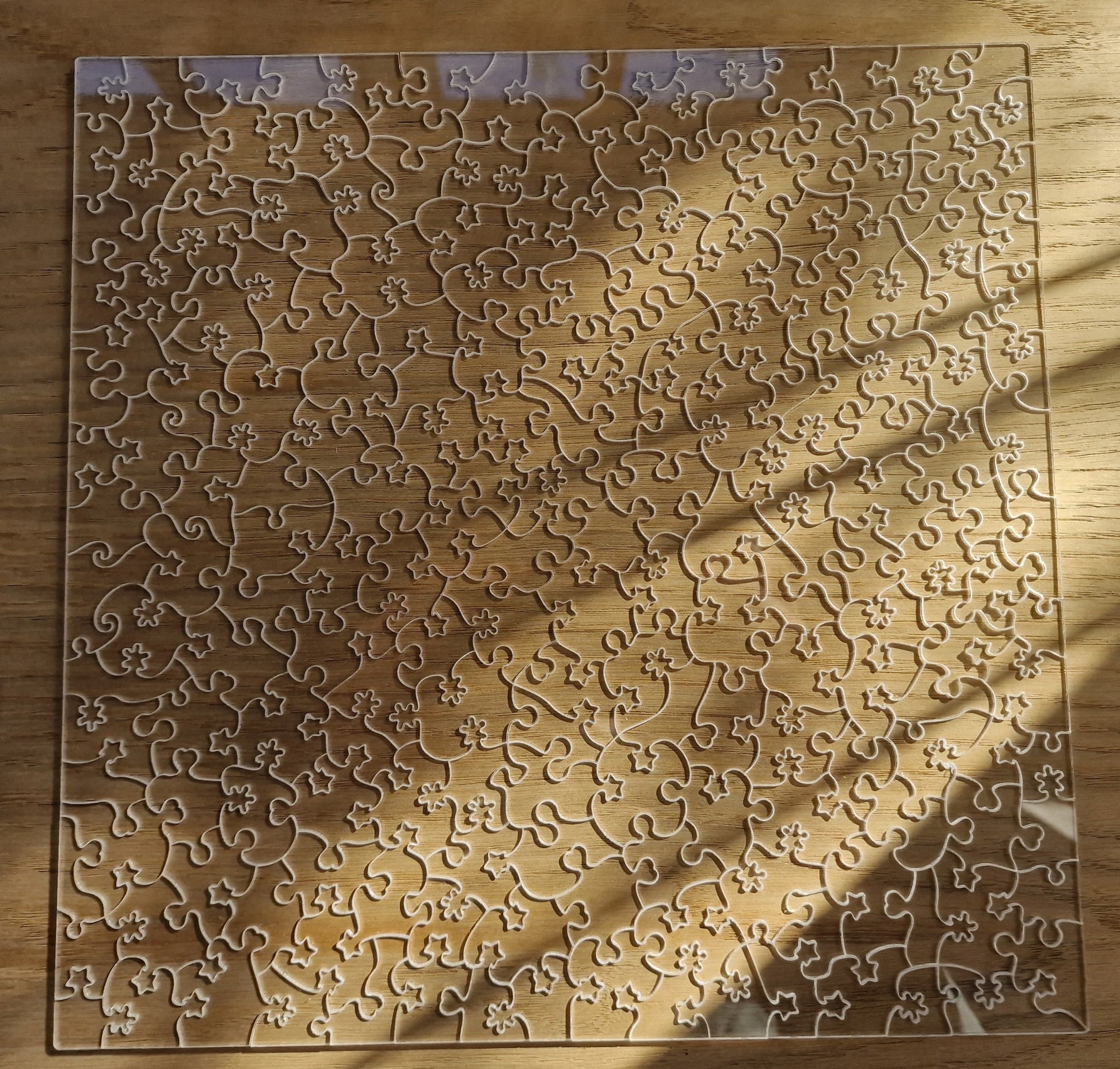 puzzle din plexiglass transparent, 200 piese, fiecare forma unica