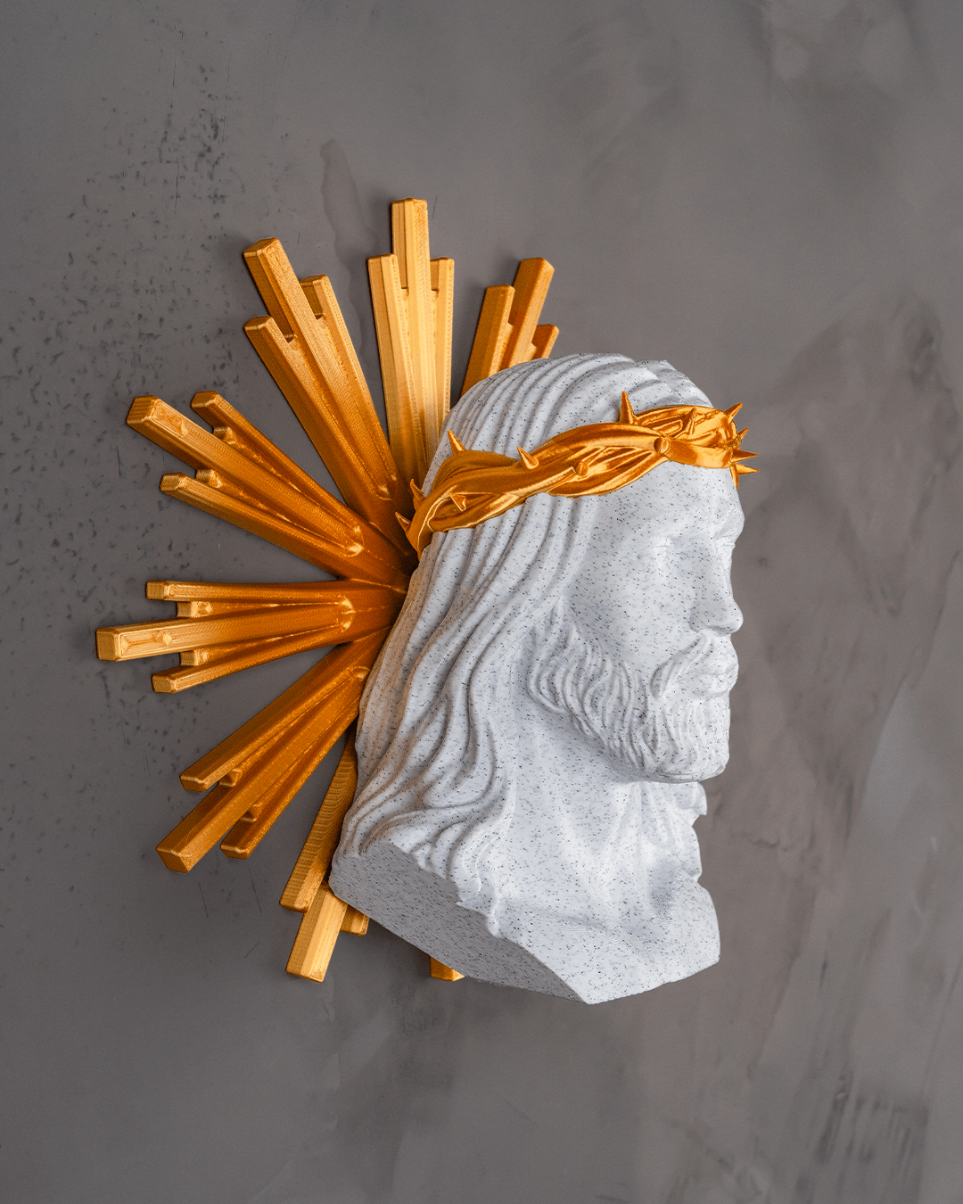 Bust Isus Hristos – Sculptură 3D Decorativă cu Coroană de Spini și Nimb Auriu